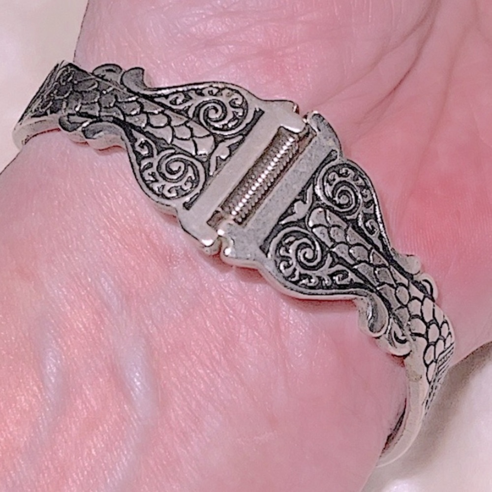๐ VINTAGE FLAT ETCHED STAMPED โSโ STERLING SILVER SPRING-HINGE SNAKE BRACELET - Picture 5 of 12